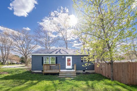 Photo of 7 Davis Street, Brunswick, ME 04011 (MLS # 1662220)