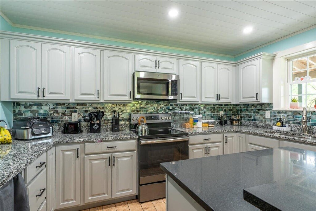 Photo of 55 Mountain View Extension, Rockland, ME 04841 (MLS # 1667017)