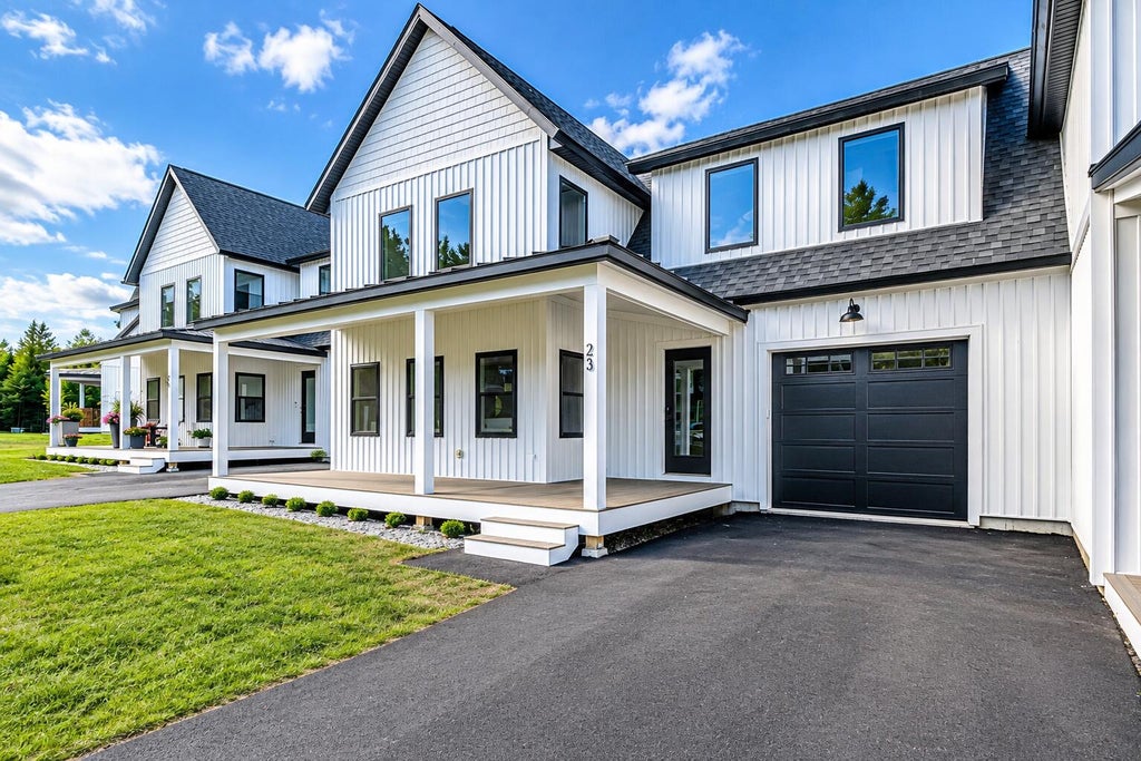 Photo of 22 Fairway Commons Drive #3, Gorham, ME 04038 (MLS # 1684909)