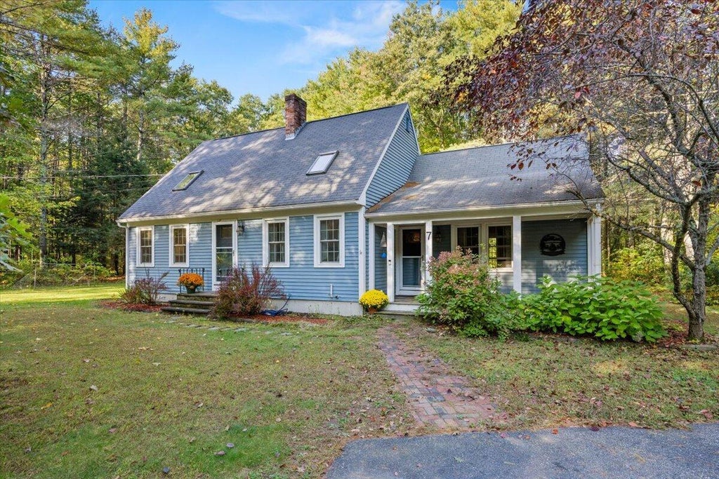 Photo of 7 Portage Way, Kennebunk, ME 04043 (MLS # 1683126)