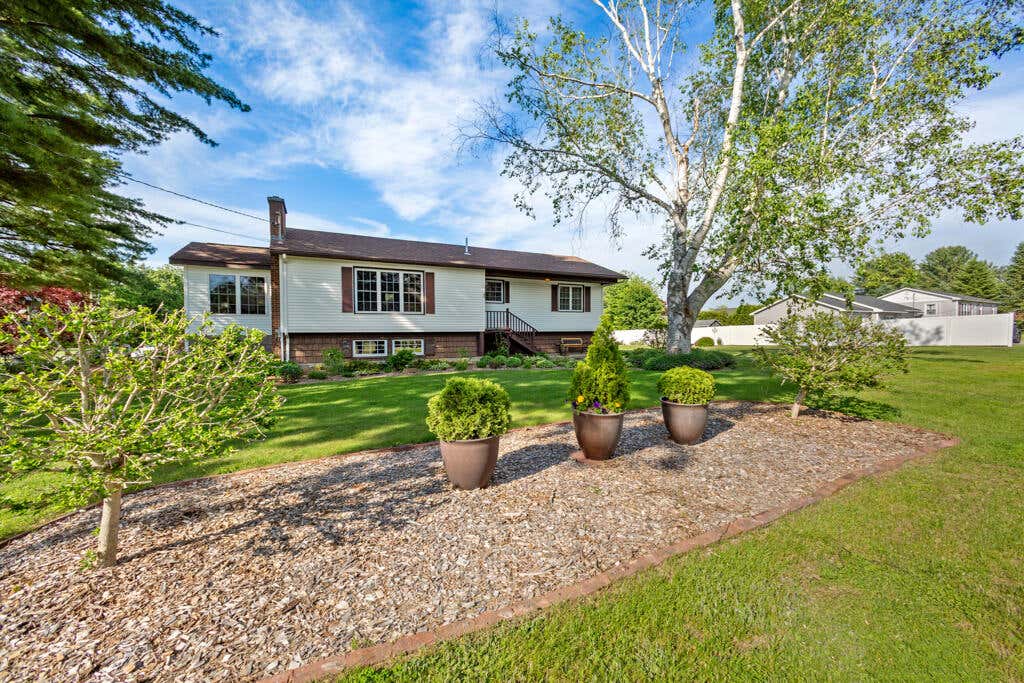 Photo of 33 Andrea Avenue, Benton, ME 04901 (MLS # 1667217)