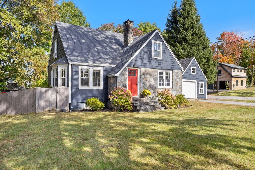 Photo of 265 W Main Street, Yarmouth, ME 04096 (MLS # 1682639)