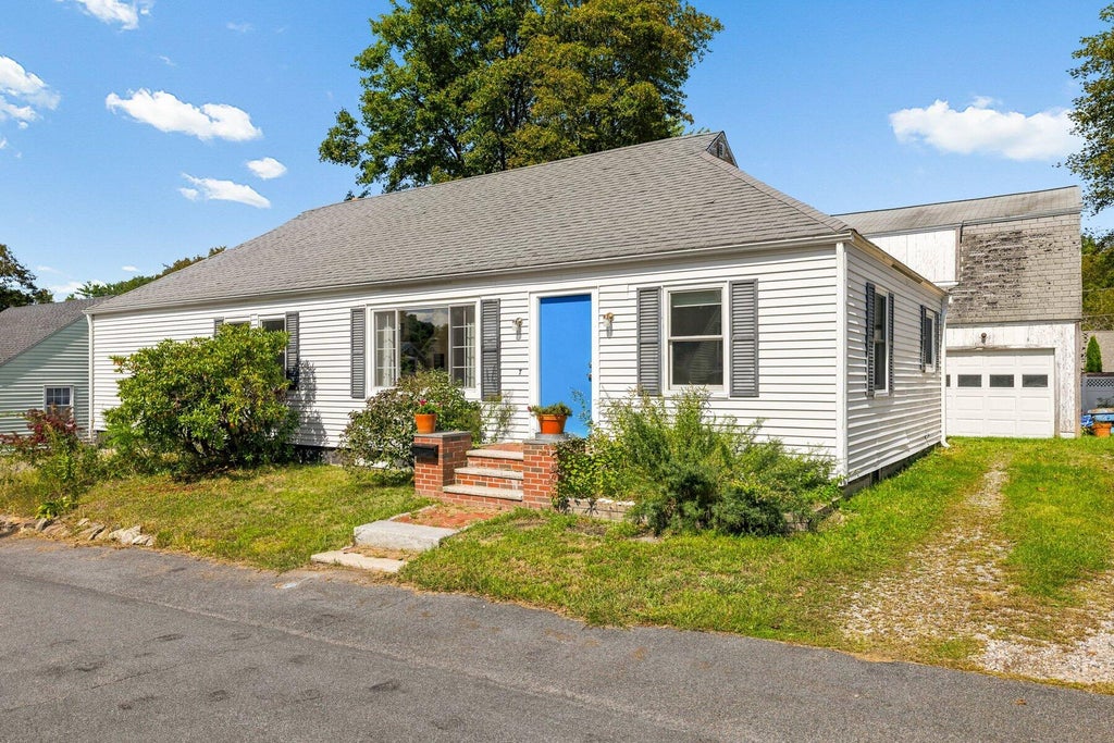 Photo of 7 Halstead Street, Kittery, ME 03904 (MLS # 1683704)