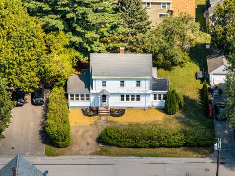 Photo of 35 Chestnut Street, Rockland, ME 04841 (MLS # 1677366)