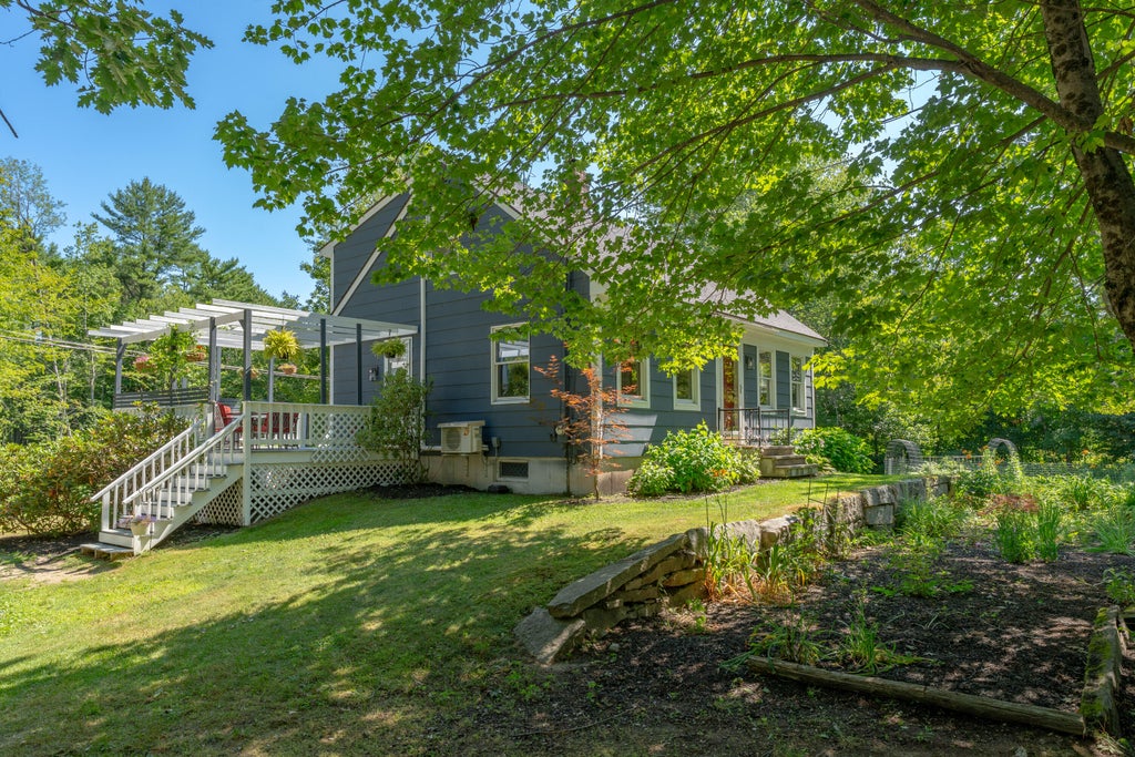 Photo of 185 Yarmouth Road, Gray, ME 04039 (MLS # 1673819)