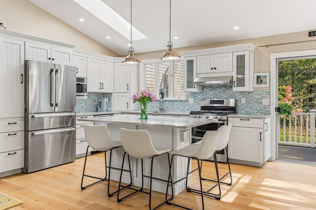 Photo of 27 Pocahontas Road, Kittery, ME 03905 (MLS # 1683360)