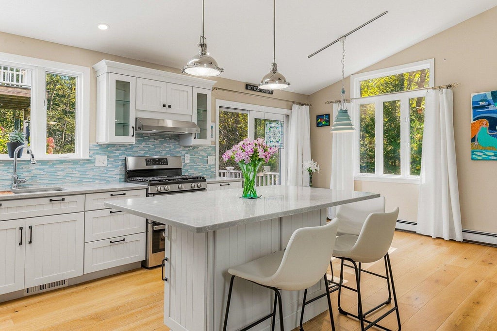 Photo of 27 Pocahontas Road, Kittery, ME 03905 (MLS # 1683360)