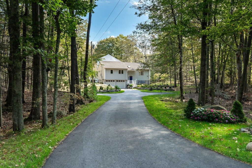 Photo of 27 Pocahontas Road, Kittery, ME 03905 (MLS # 1683360)