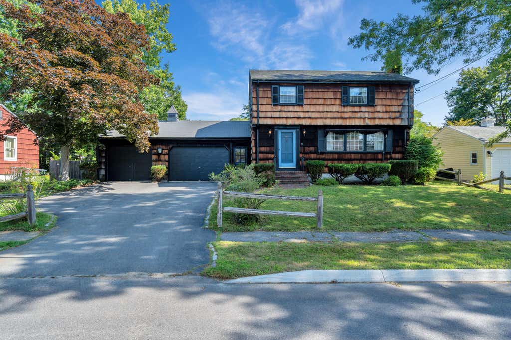 Photo of 37 Longwood Drive, Portland, ME 04102 (MLS # 1677789)