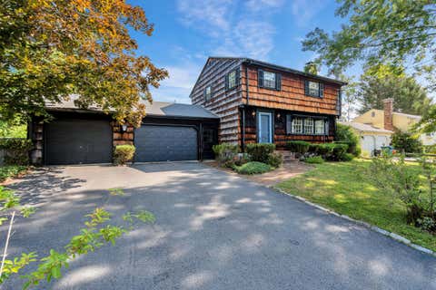 Photo of 37 Longwood Drive, Portland, ME 04102 (MLS # 1677789)