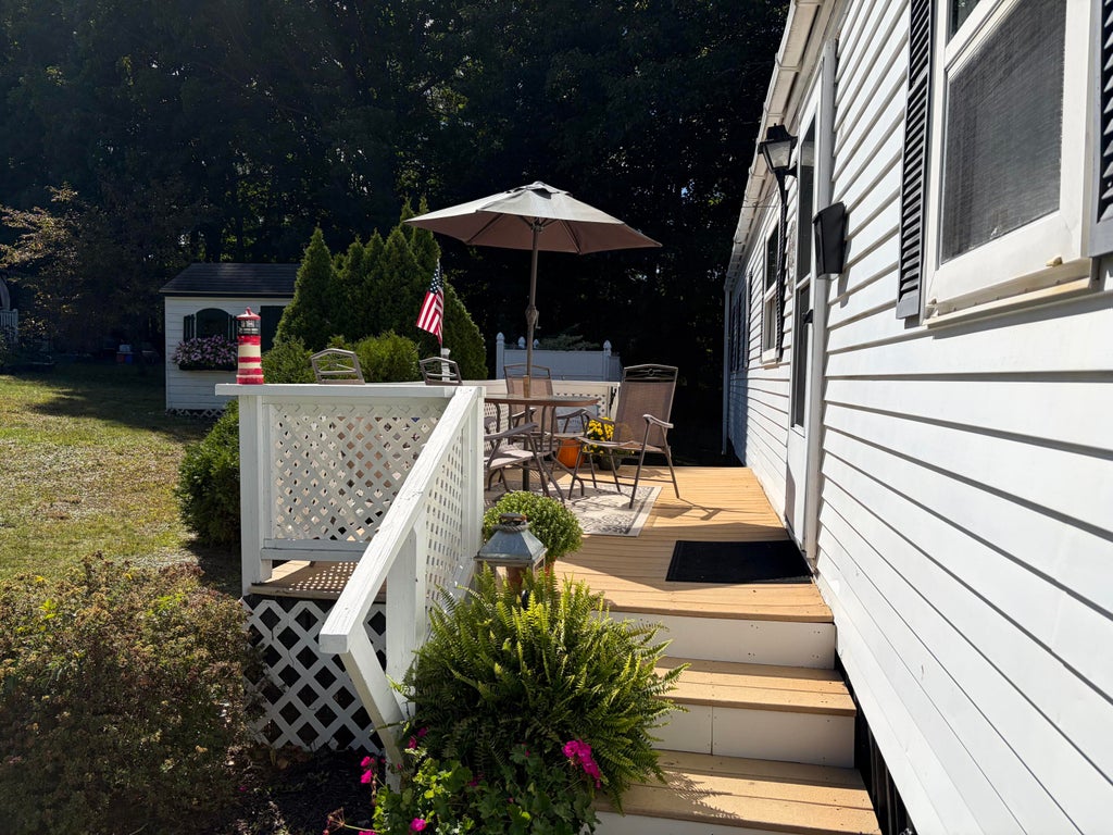 Photo of 17 Sandalwood Circle, Kittery, ME 03904 (MLS # 1682235)