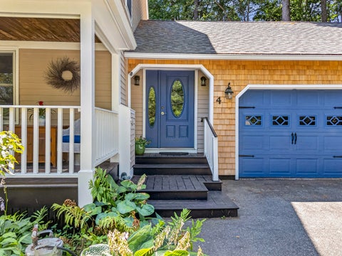Photo of 4 Pleasant Hill Road, Falmouth, ME 04105 (MLS # 1674017)