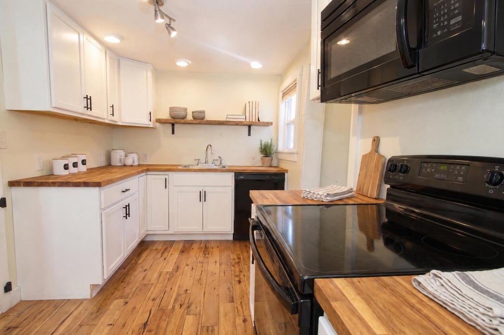 Photo of 21 Myrtle Street, Paris, ME 04281 (MLS # 1681920)