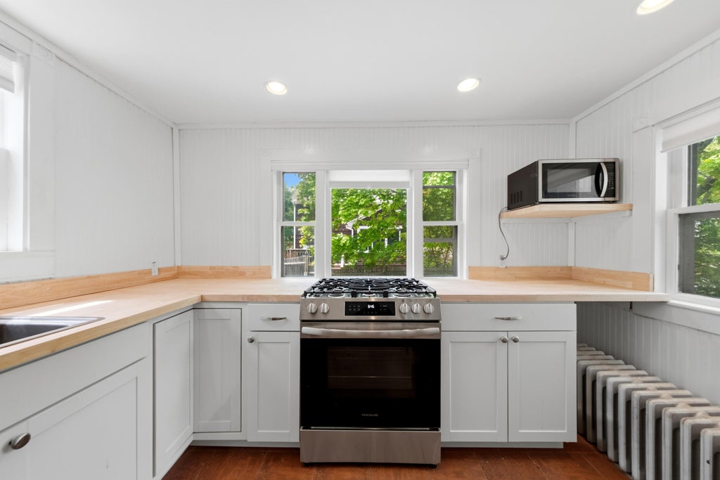 Photo of 20 Chestnut Street, Rockland, ME 04841 (MLS # 1652387)