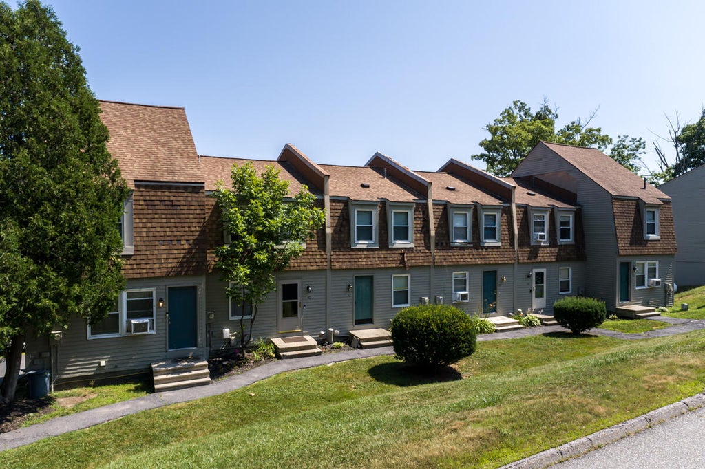 Photo of 46 Broadview Avenue #46, Auburn, ME 04210 (MLS # 1674110)