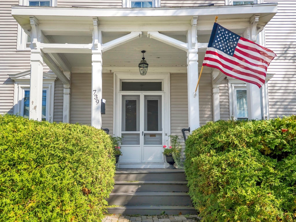Photo of 739 High Street, Bath, ME 04530 (MLS # 1681941)