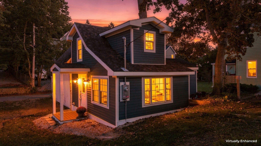 Photo of 6 Linden Avenue, Old Orchard Beach, ME 04064 (MLS # 1683942)