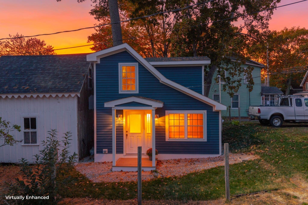 Photo of 6 Linden Avenue, Old Orchard Beach, ME 04064 (MLS # 1683942)