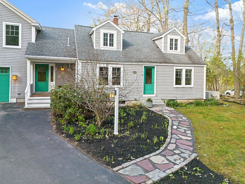 Photo of 183 Mountain Road, Falmouth, ME 04105 (MLS # 1662405)