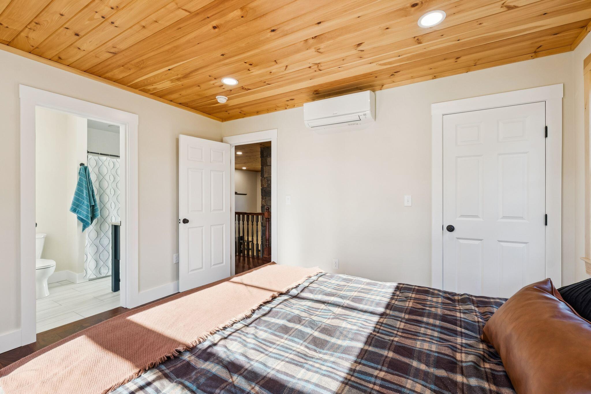 Casco, Maine, 04015, United States, 4 Bedrooms Bedrooms, ,5 BathroomsBathrooms,Residential,Active,2045792