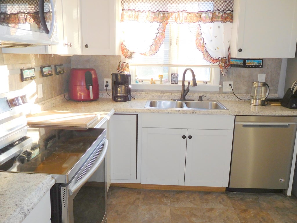 Photo of 18 Richmond Avenue, Lewiston, ME 04240 (MLS # 1682062)