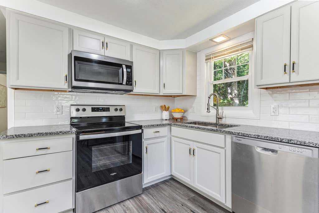 Photo of 6 Castle Terrace, Scarborough, ME 04074 (MLS # 1675986)