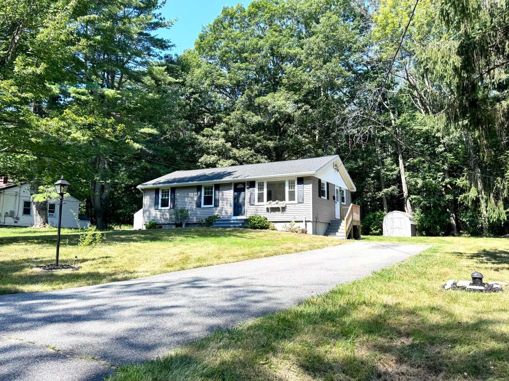 Photo of 6 Castle Terrace, Scarborough, ME 04074 (MLS # 1675986)