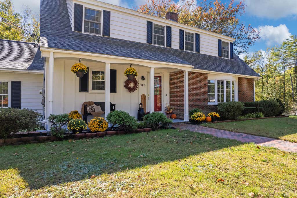Photo of 847 Middlesex Road, Topsham, ME 04086 (MLS # 1657182)