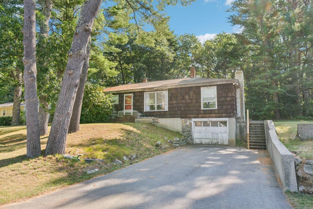 Photo of 15 Mallett Drive, Topsham, ME 04086 (MLS # 1677435)