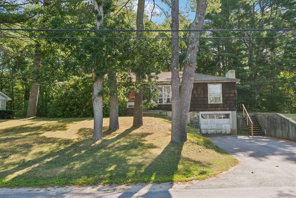 Photo of 15 Mallett Drive, Topsham, ME 04086 (MLS # 1677435)
