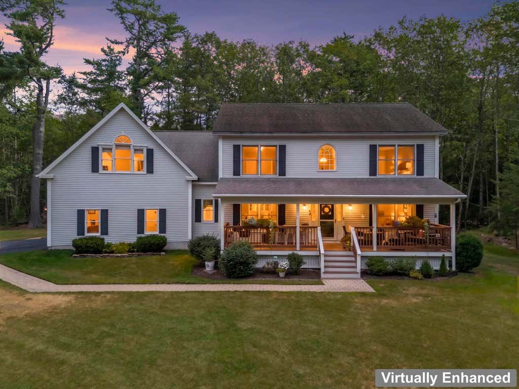 Photo of 21 Royal Oak Circle, Topsham, ME 04086 (MLS # 1675722)