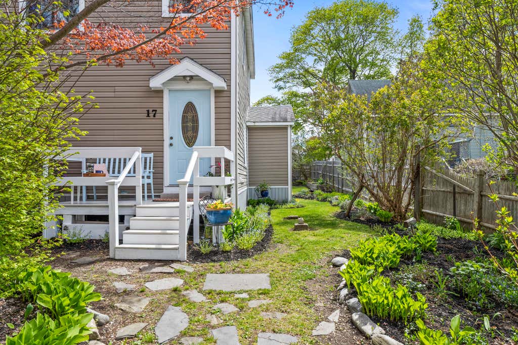 Photo of 17 Elizabeth Street, Portland, ME 04108 (MLS # 1662226)