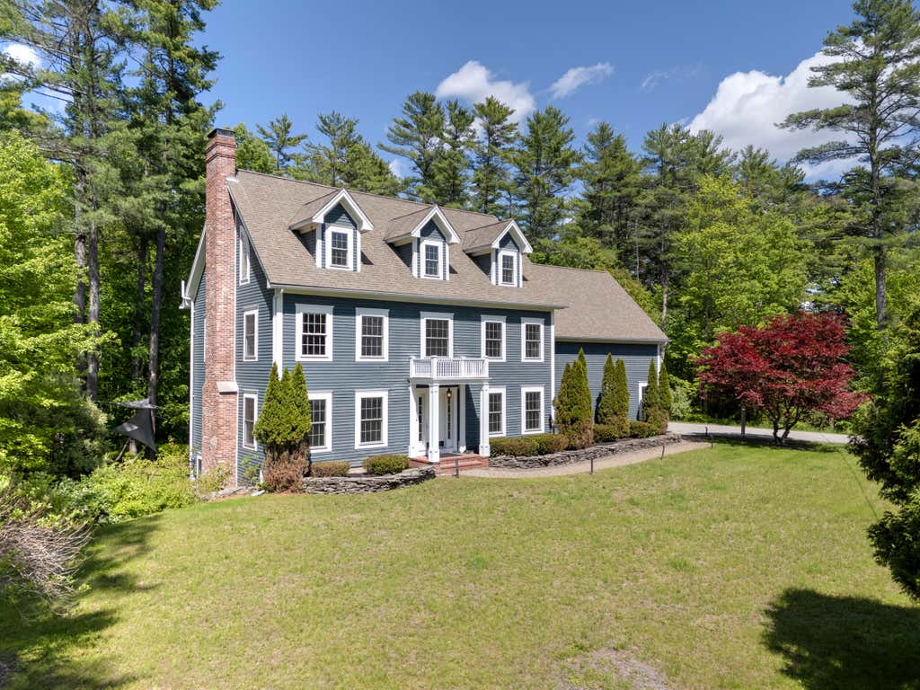 Photo of 33 Taywood Road, Auburn, ME 04210 (MLS # 1665340)