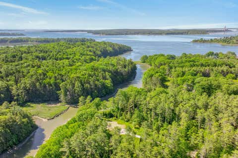 Photo of 29 Crows Nest Drive, Freeport, ME 04032 (MLS # 1666826)
