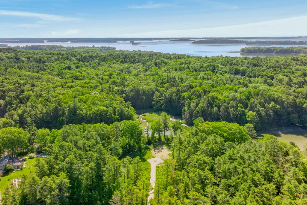 Photo of 29 Crows Nest Drive, Freeport, ME 04032 (MLS # 1666826)
