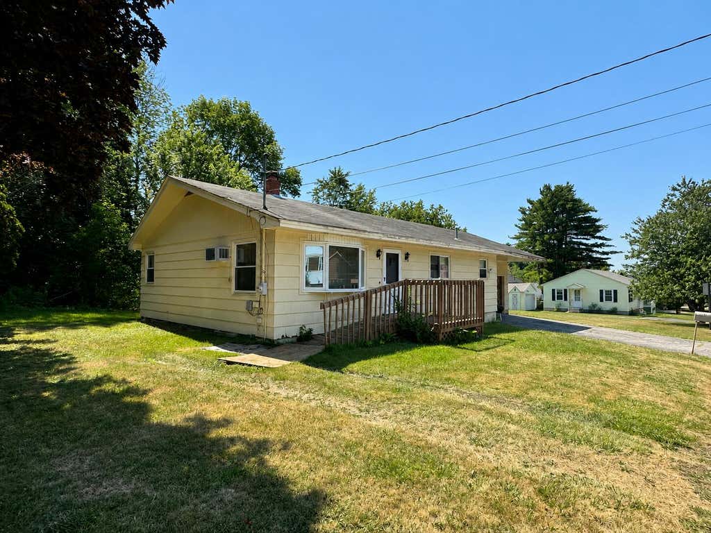 Photo of 9 Sherbrooke Avenue, Lewiston, ME 04240 (MLS # 1673692)