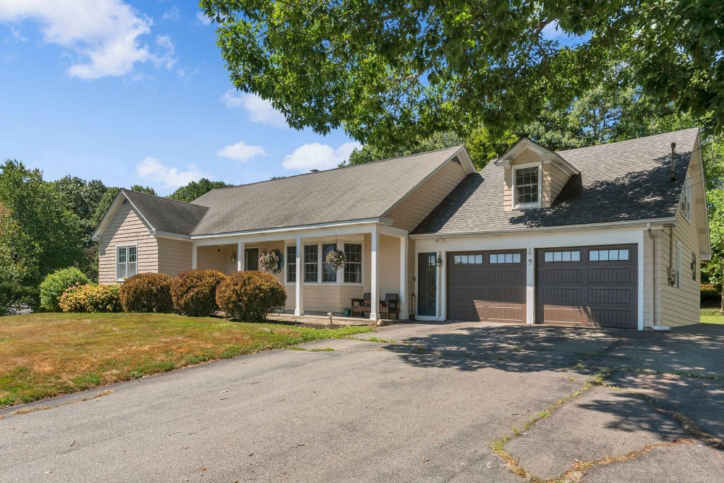 Photo of 9 Hillcrest Street, Hallowell, ME 04347 (MLS # 1676508)