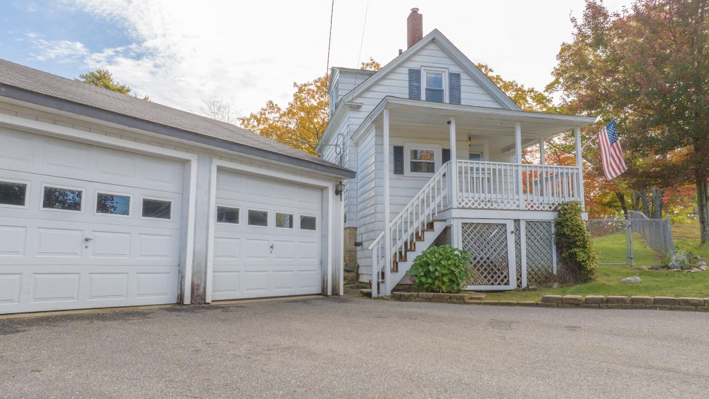Photo of 9 Bridge Street, Topsham, ME 04086 (MLS # 1684375)
