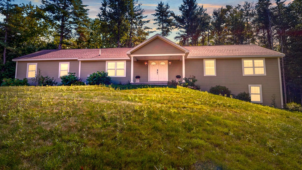 Photo of 13 Bowdoin Drive, Lewiston, ME 04240 (MLS # 1680700)