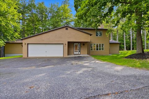 Photo of 66 Dawes Avenue, Auburn, ME 04210 (MLS # 1669865)