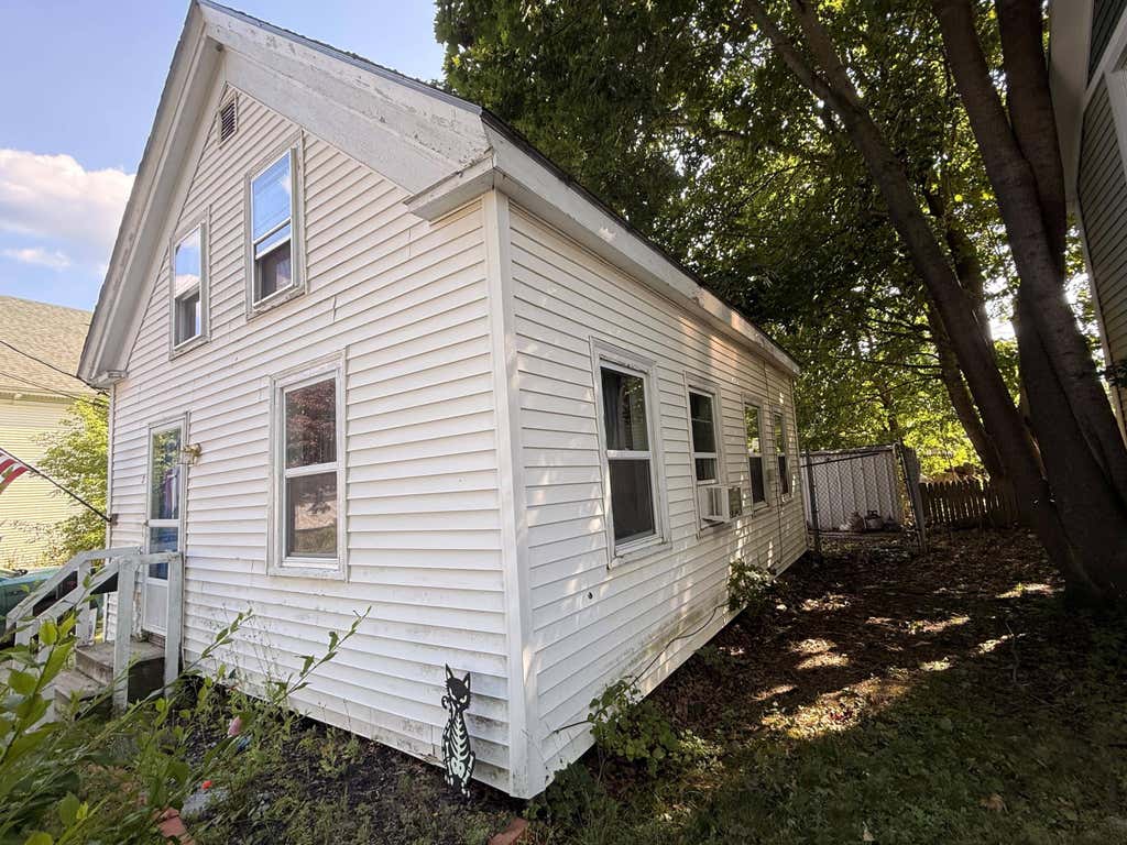 Photo of 32 Warren Street, Rockland, ME 04841 (MLS # 1676310)