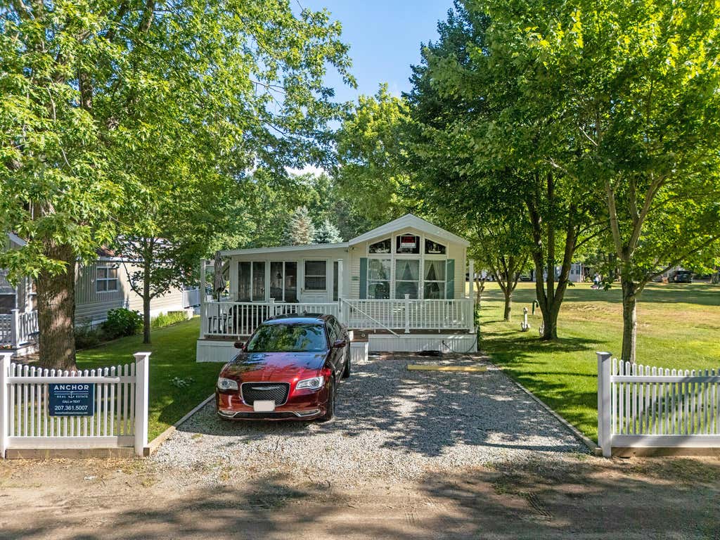 Photo of 1 Robinson Way #B118, Kennebunk, ME 04043 (MLS # 1672808)