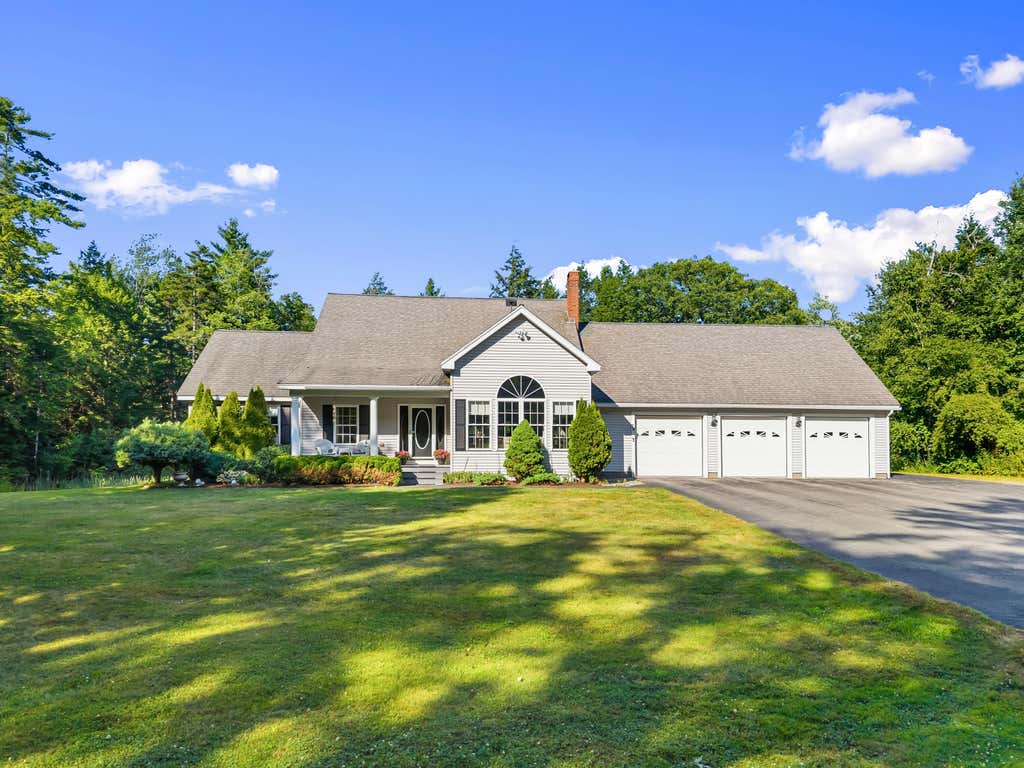 Photo of 79 Beaver Pond Road, Topsham, ME 04086 (MLS # 1672856)