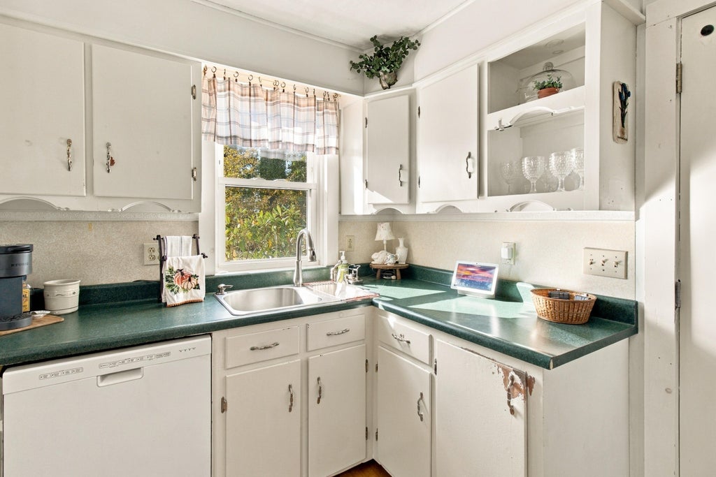 Photo of 11 Lupine Lane, Topsham, ME 04086 (MLS # 1680693)