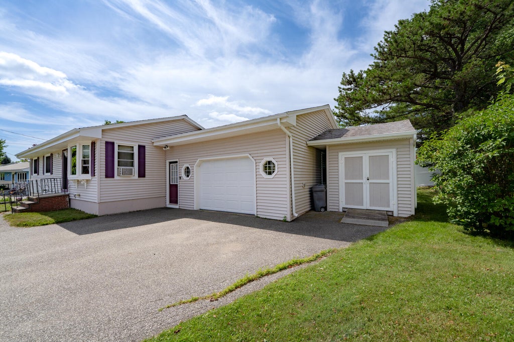Photo of 17 Heathwood Lane, Lewiston, ME 04240 (MLS # 1672922)