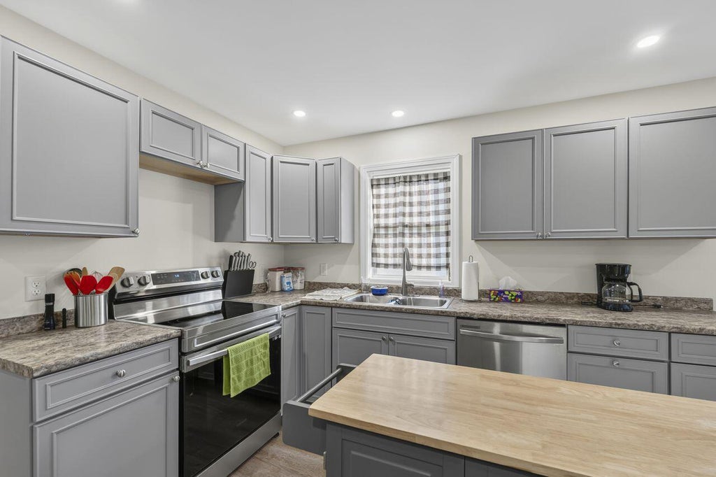 Photo of 11 Welchville Commons Drive, Oxford, ME 04270 (MLS # 1673839)