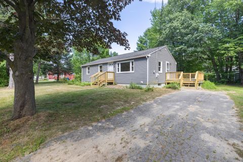 Photo of 27 Oriole Street, Westbrook, ME 04092 (MLS # 1673025)