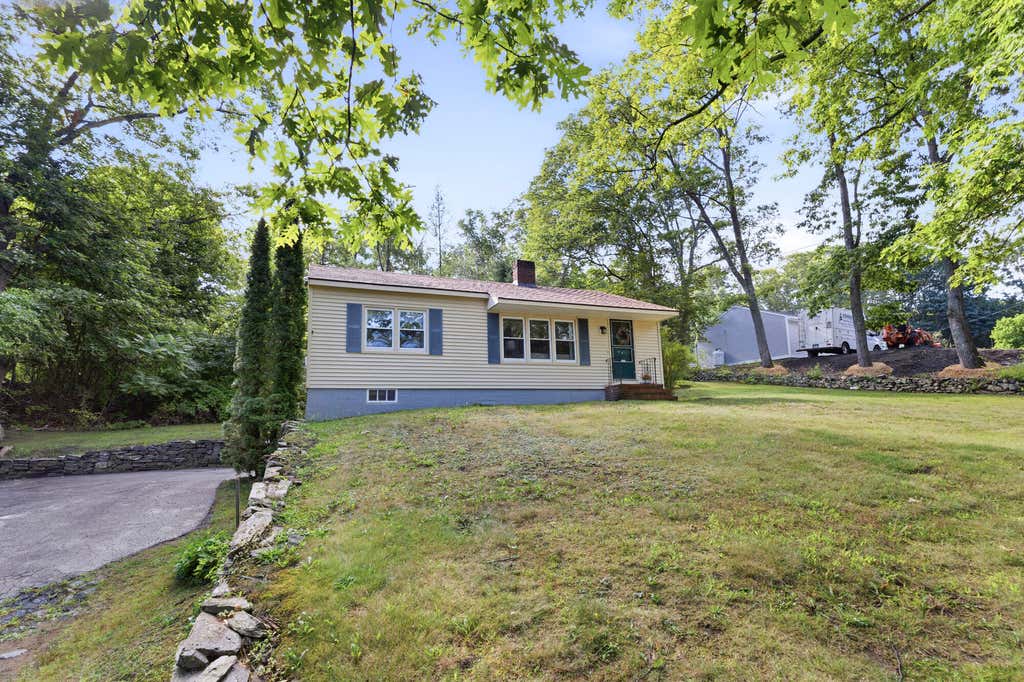 Photo of 514 Mitchell Road, Cape Elizabeth, ME 04107 (MLS # 1676221)