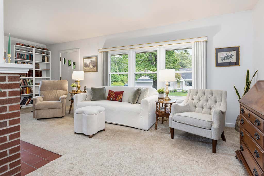 Photo of 514 Mitchell Road, Cape Elizabeth, ME 04107 (MLS # 1676221)
