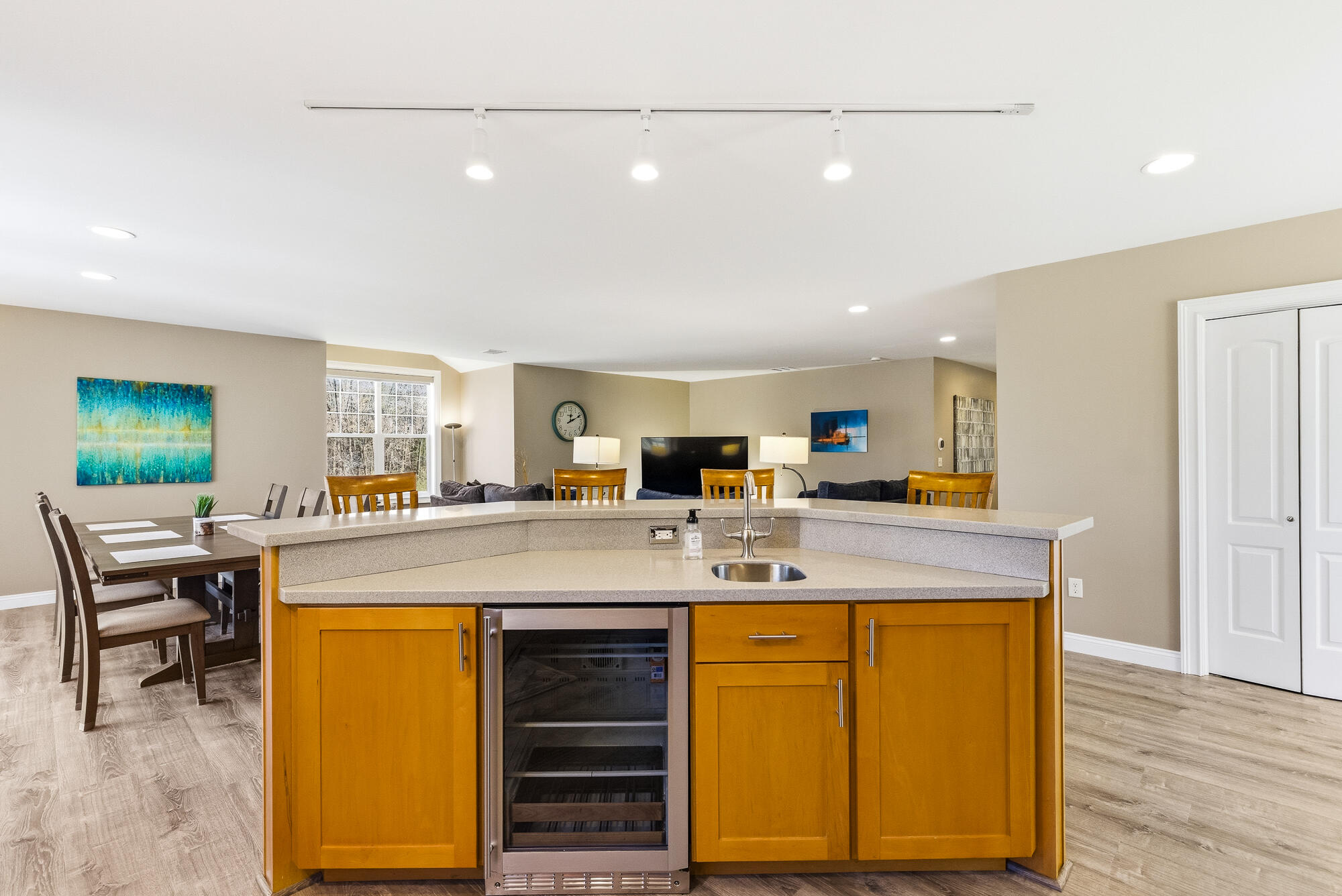 Eliot, Maine, 03903, United States, 5 Bedrooms Bedrooms, ,3 BathroomsBathrooms,Residential,Active,2041377